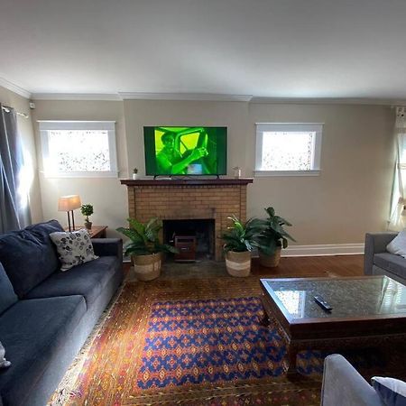 Beautifully Remodeled House 1.5 Miles From Falls. Niagara Falls Exterior photo