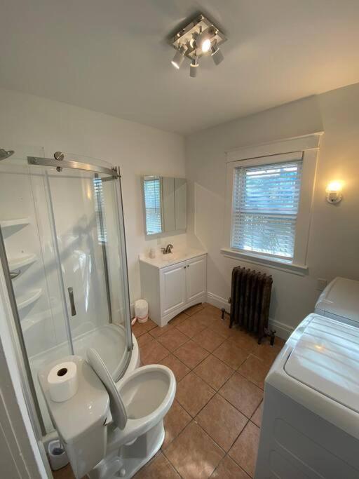 Beautifully Remodeled House 1.5 Miles From Falls. Niagara Falls Exterior photo