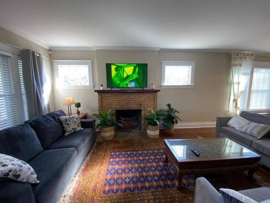 Beautifully Remodeled House 1.5 Miles From Falls. Niagara Falls Exterior photo